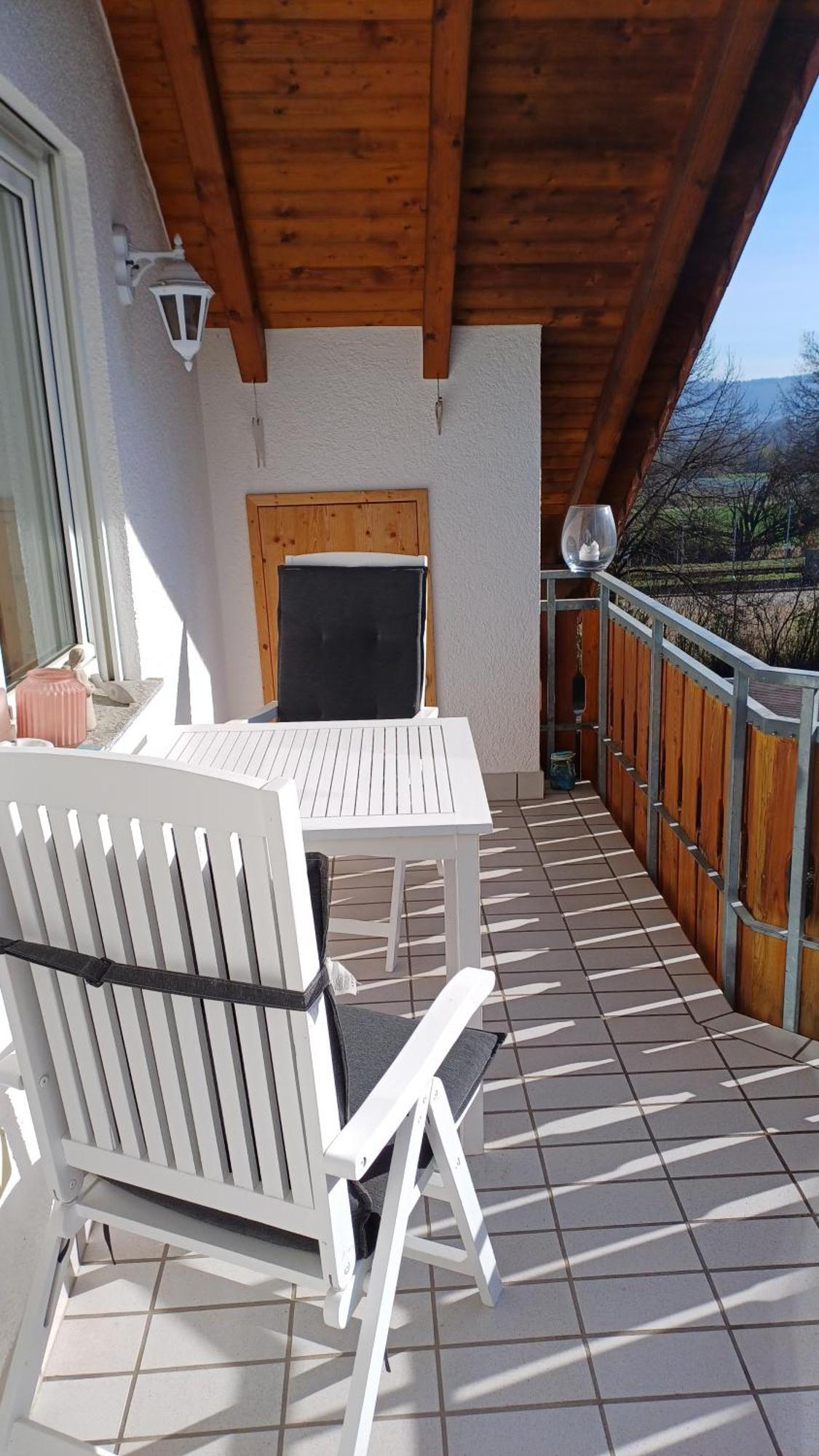 Helle Schoene Dachgeschosswohnung Mit Balkon شتوكاخ المظهر الخارجي الصورة
